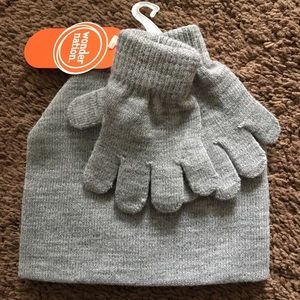 Kids’ beanie and gloves set. New with tags.